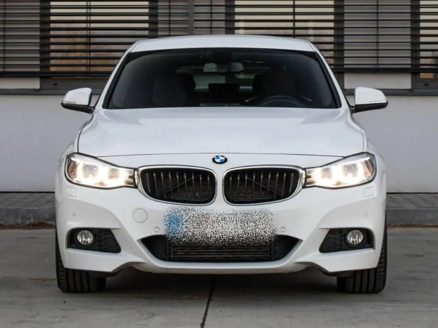 BMW 328 328i xDrive GT Aut. Bílá - 2