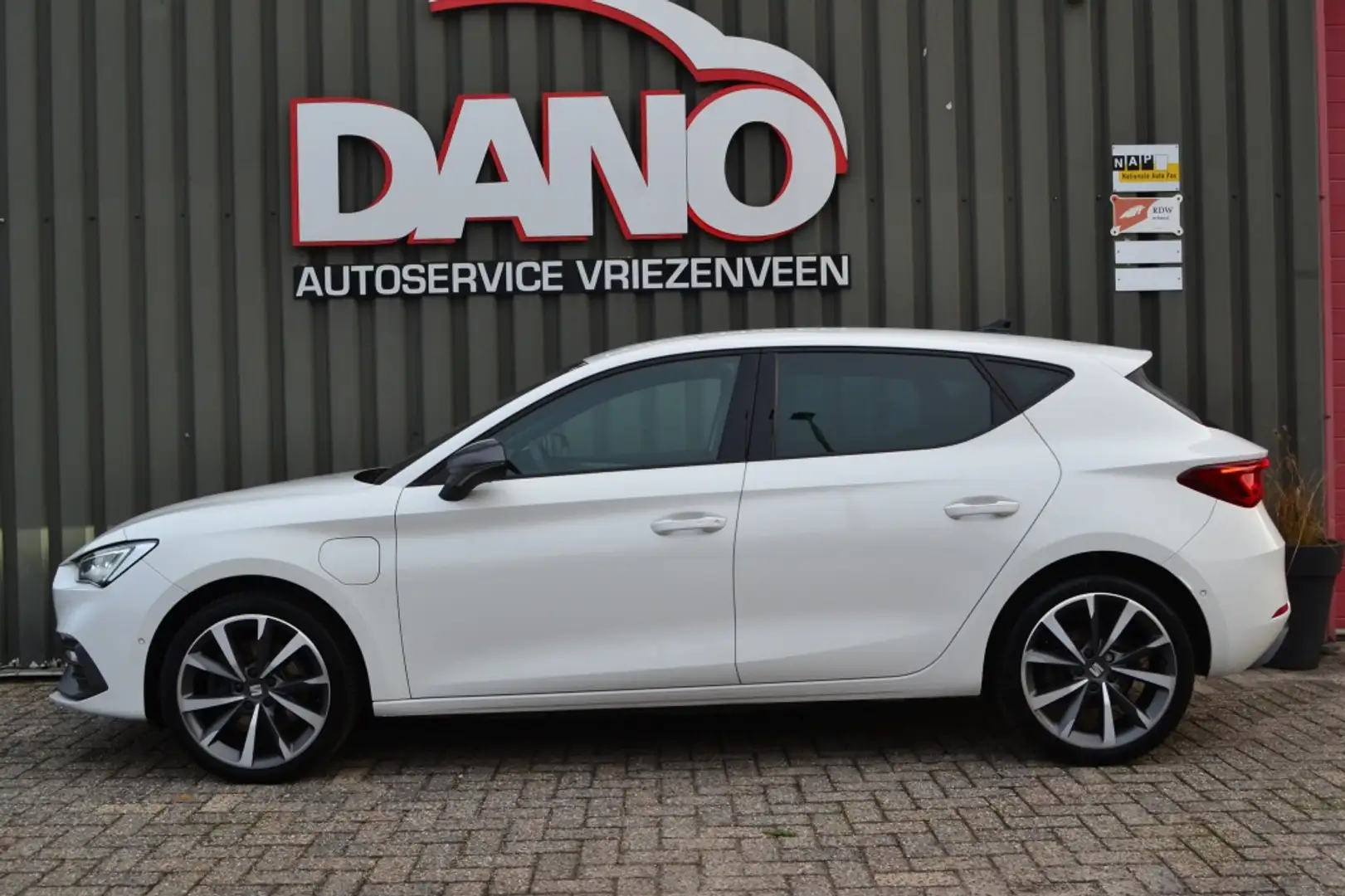 SEAT Leon e-Hybrid FR Business LED/Camera/18''/Keyless Blanco - 2