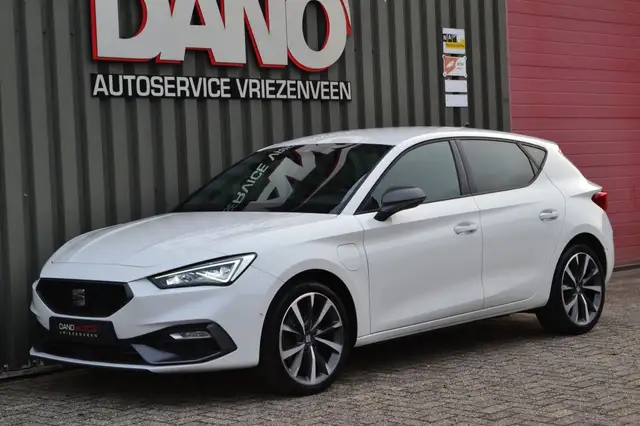 SEAT Leon e-Hybrid FR Business LED/Camera/18''/Keyless