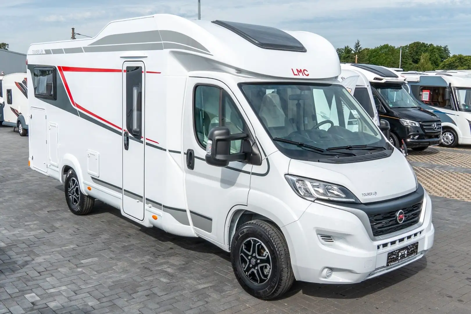 LMC Tourer Lift H 660 G *Hubbett*Automatik*SAT*Solar Weiß - 1