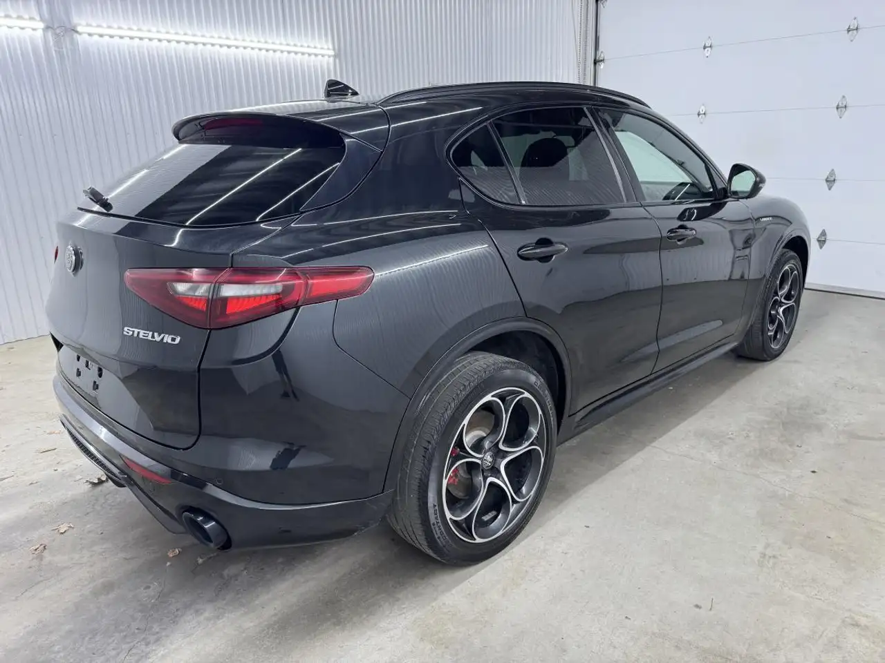 Alfa Romeo Stelvio снимка Alfa Romeo Stelvio