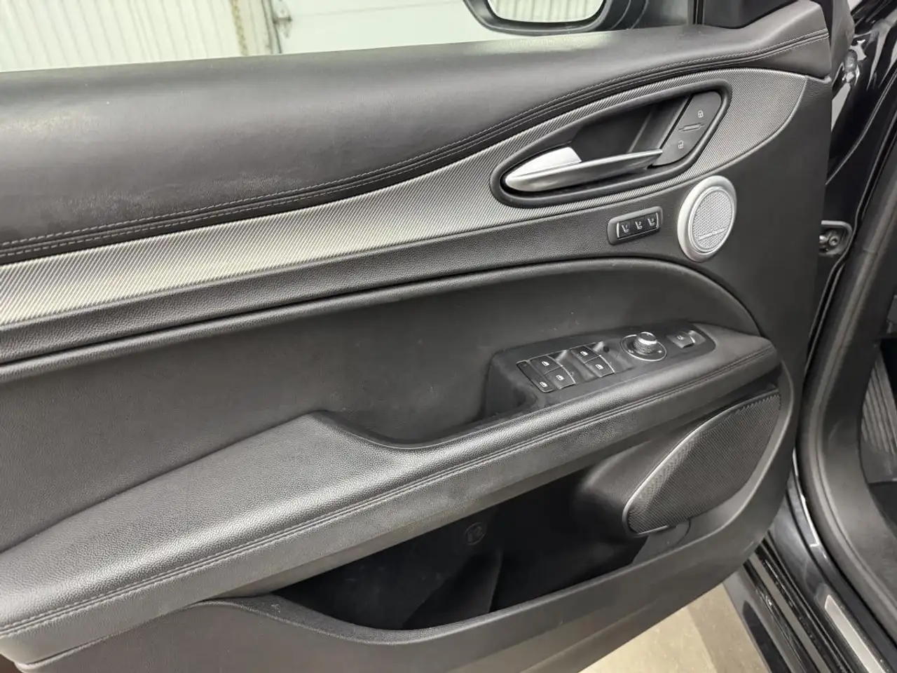 Alfa Romeo Stelvio снимка Alfa Romeo Stelvio