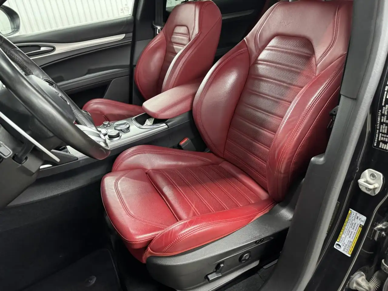 Alfa Romeo Stelvio снимка Alfa Romeo Stelvio