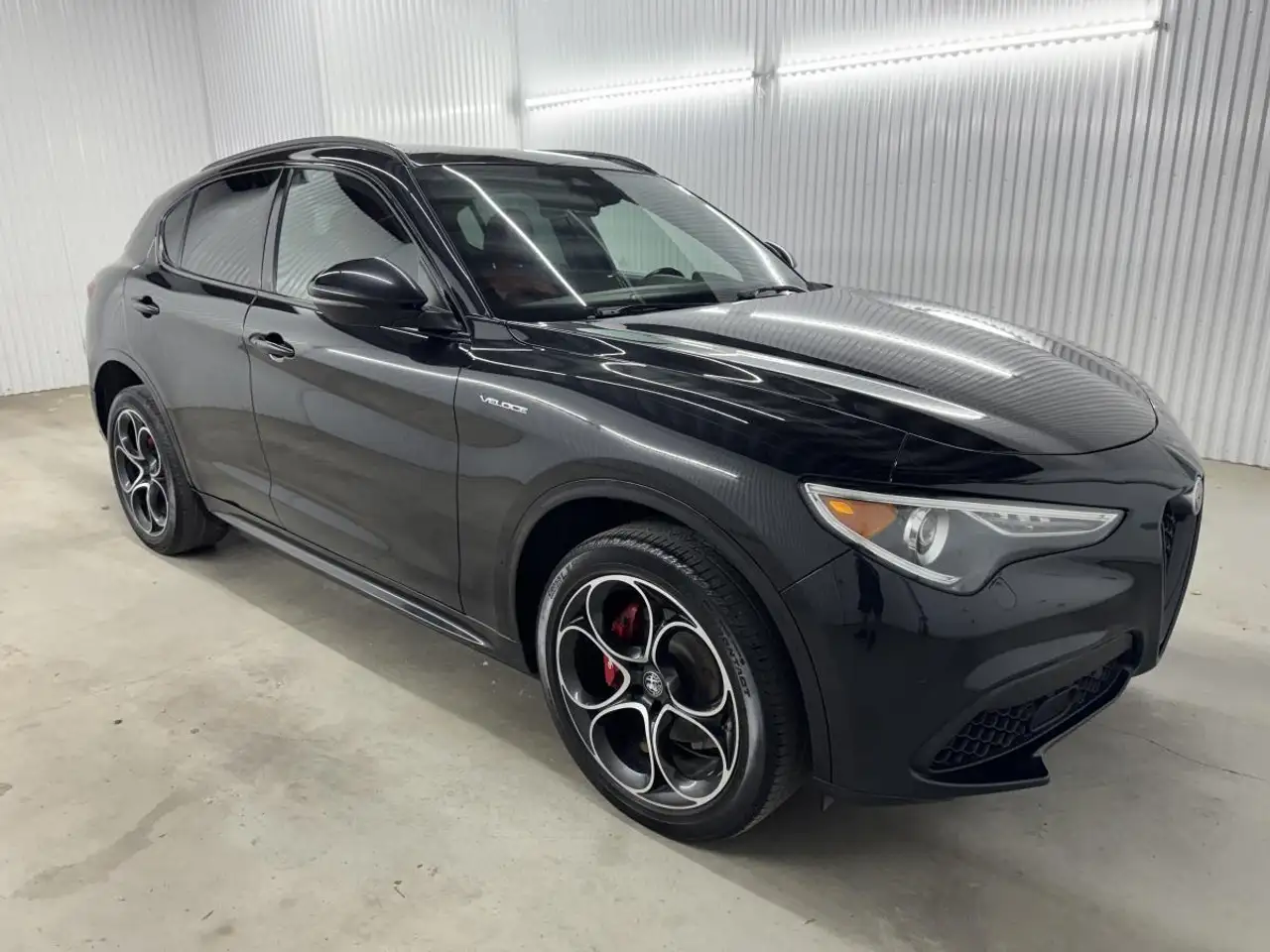 Alfa Romeo Stelvio снимка Alfa Romeo Stelvio