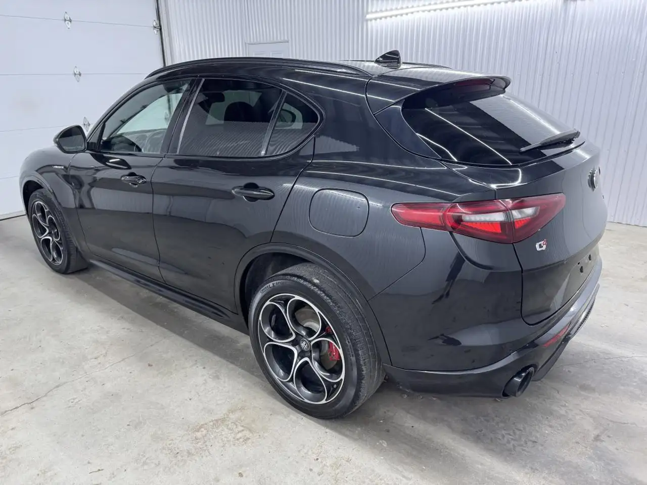 Alfa Romeo Stelvio снимка Alfa Romeo Stelvio