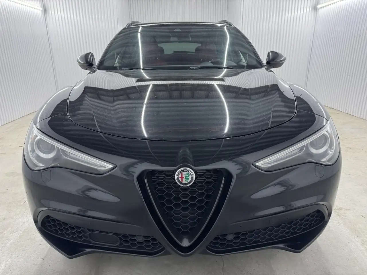 Alfa Romeo Stelvio снимка Alfa Romeo Stelvio