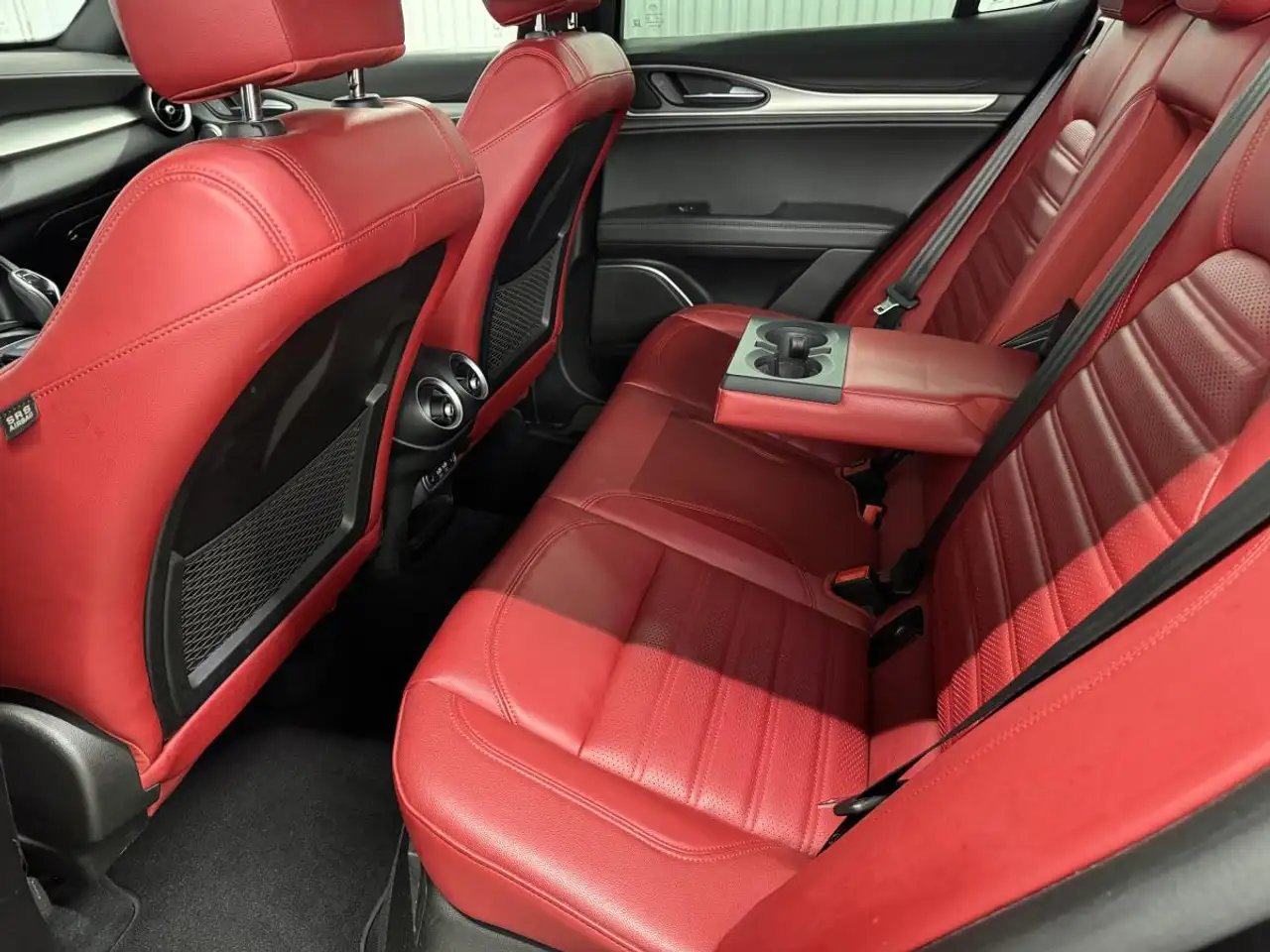Alfa Romeo Stelvio снимка Alfa Romeo Stelvio