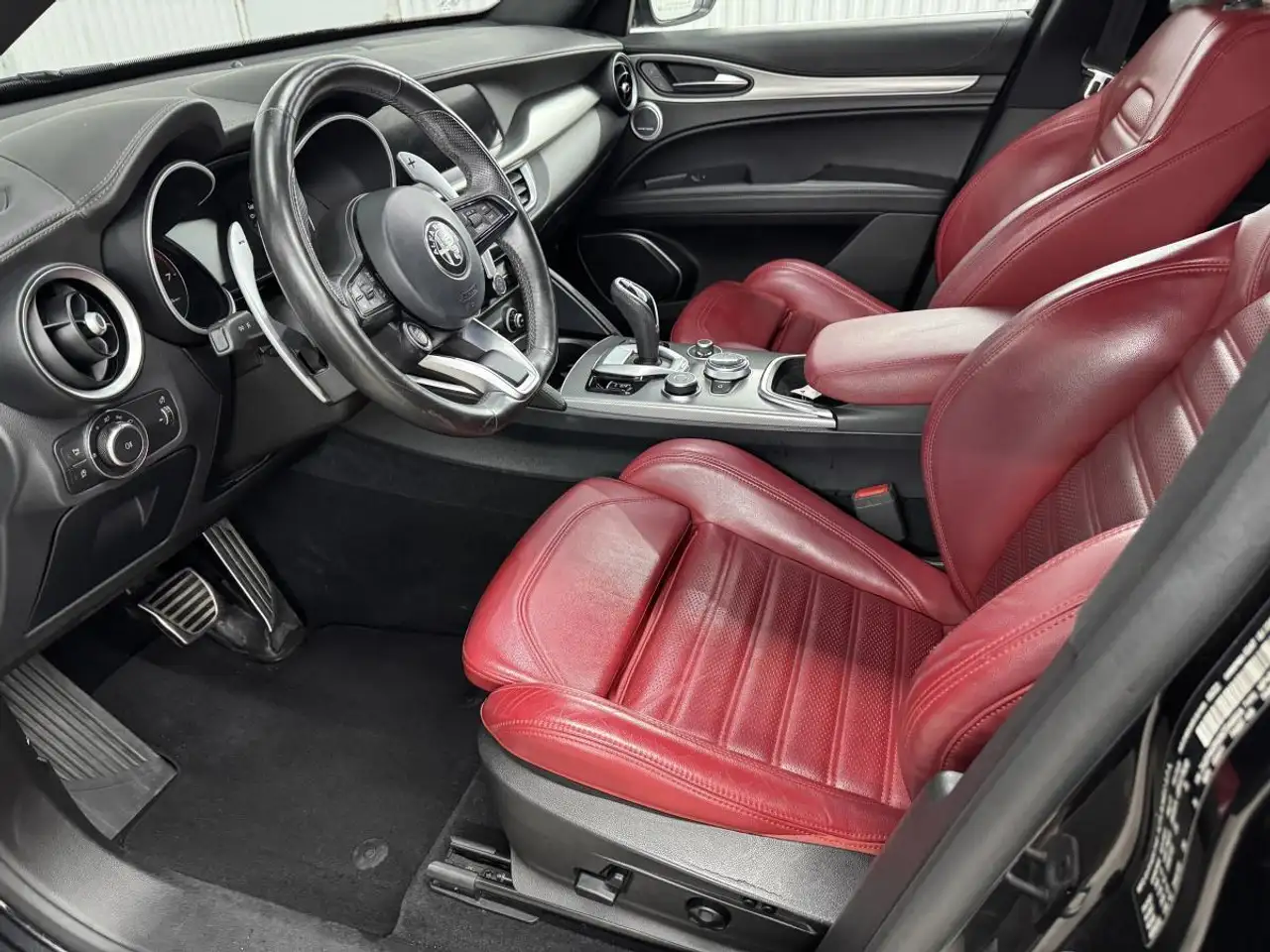 Alfa Romeo Stelvio снимка Alfa Romeo Stelvio