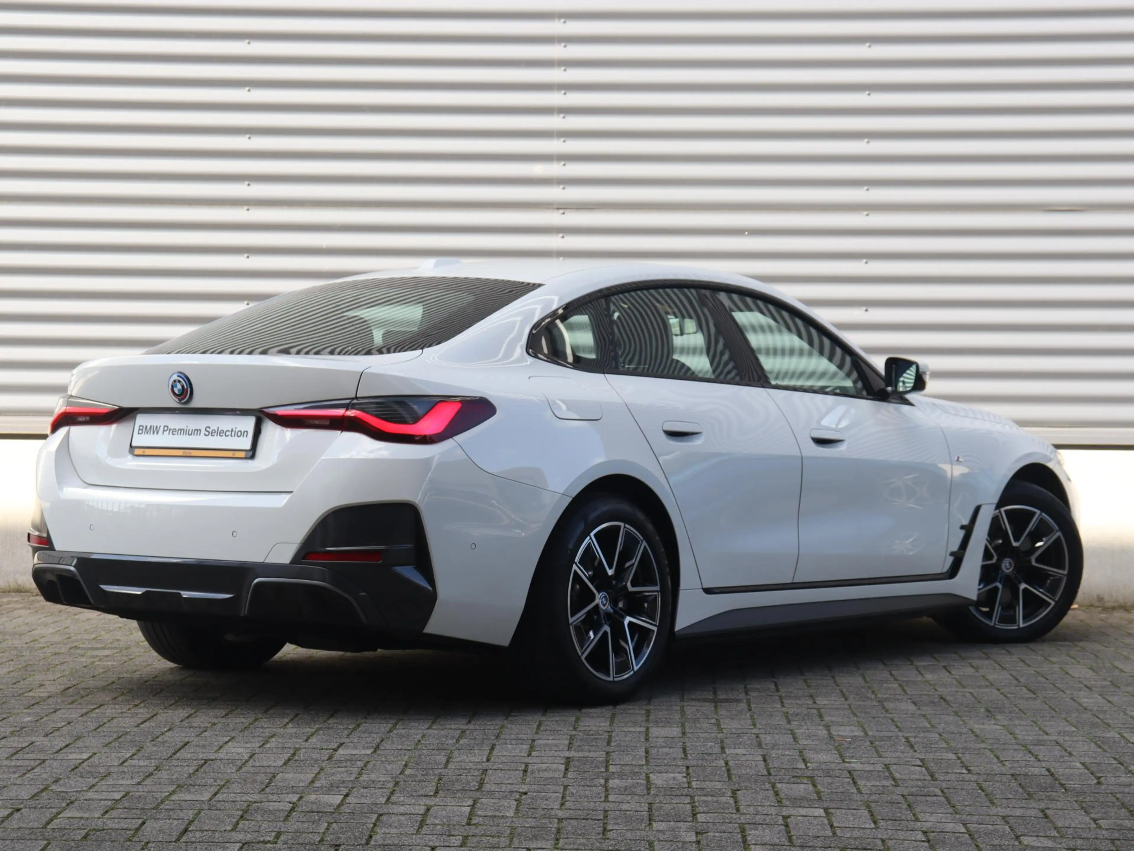 BMW i4 eDrive40 | High Executive | M Sportpakket | Head-U — photo 2