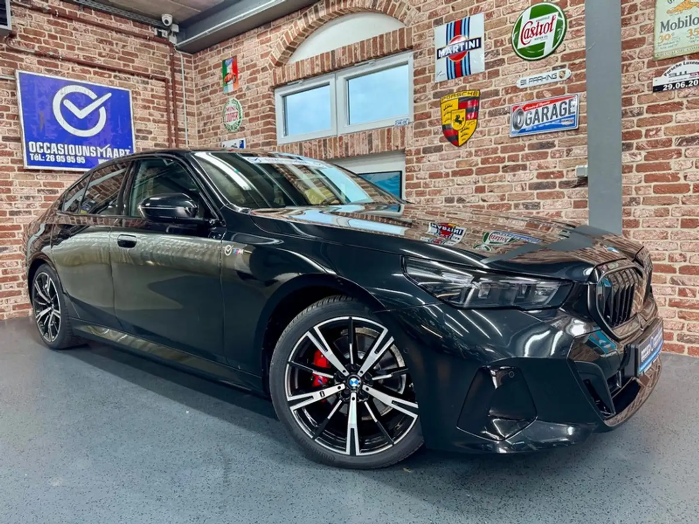 BMW 520 520iA Limousine 2.0 190cv Auto xDrive M-SPORT Noir - 1