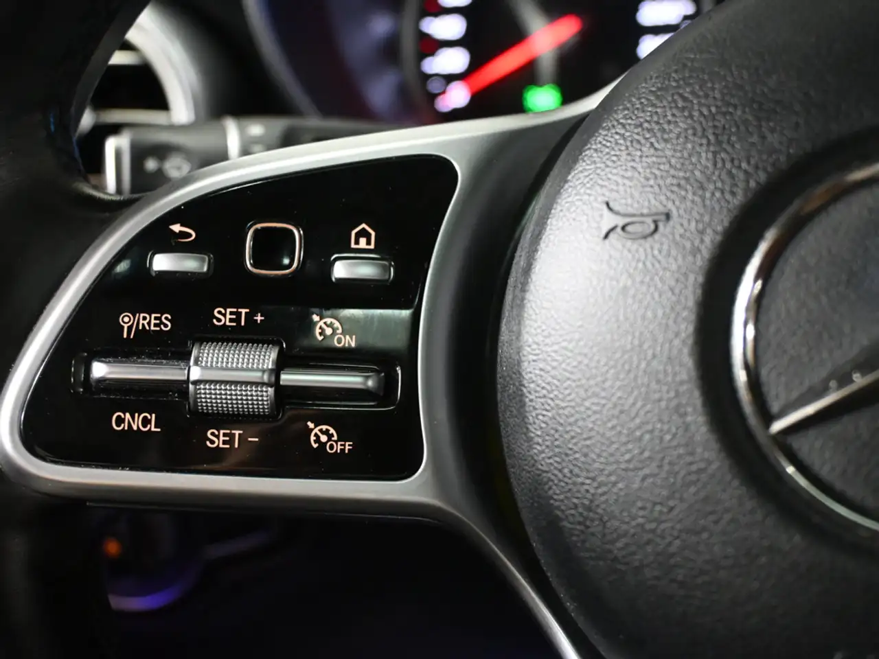 Mercedes-Benz GLC снимка Mercedes-Benz GLC
