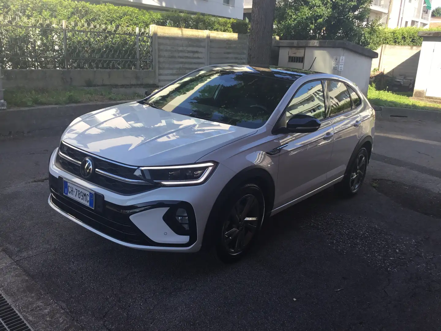 Volkswagen Taigo Taigo 1.0 tsi R-Line 110cv Weiß - 1