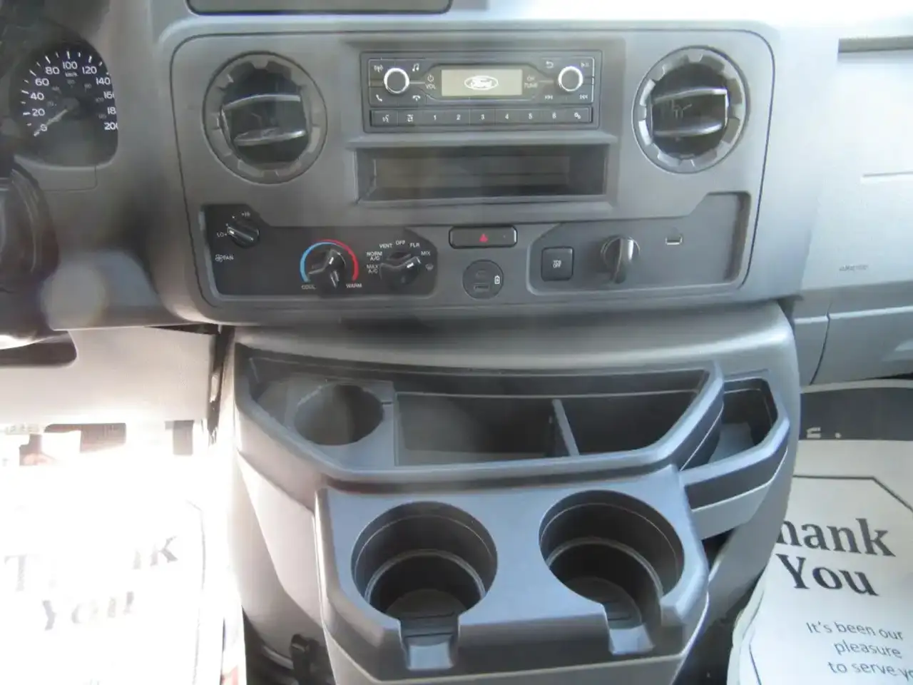 Ford E-450 photo Ford E-450