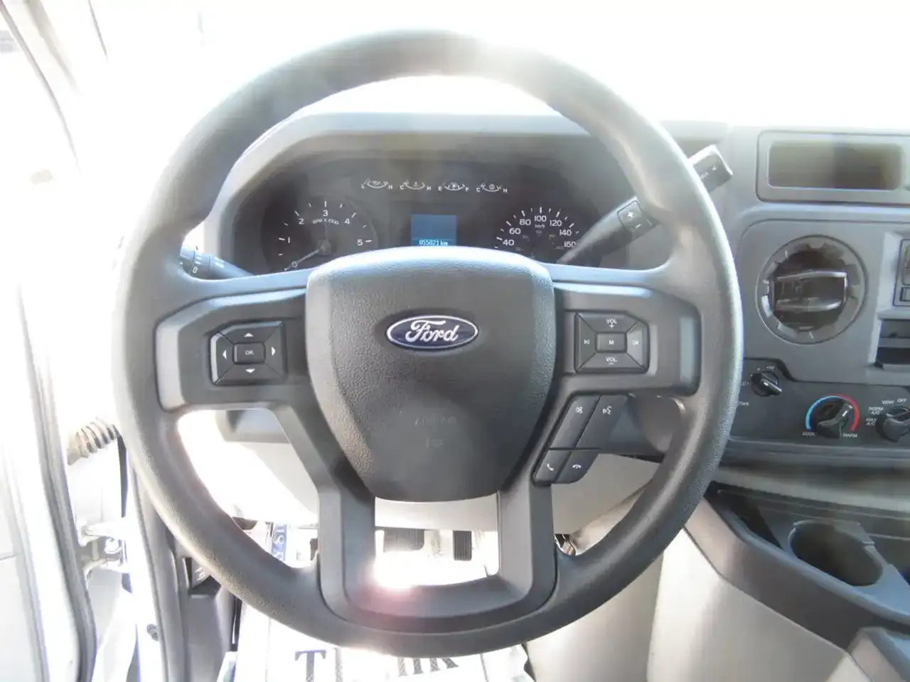 Ford E-450 photo Ford E-450