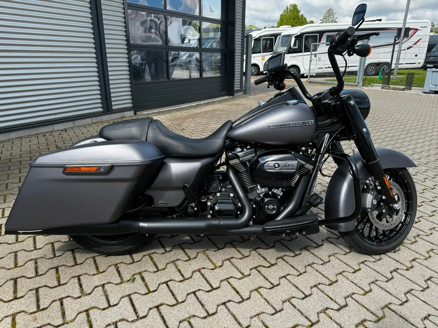 Harley-Davidson Road King Special NUR 2.350KM 5HD(Deutsch) Gri - 2