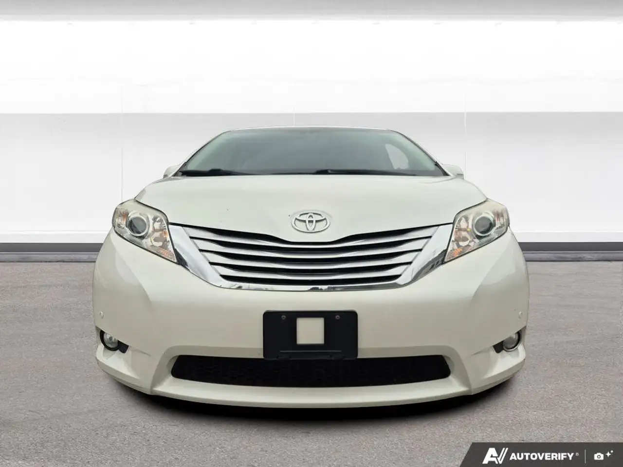 Toyota Sienna снимка Toyota Sienna