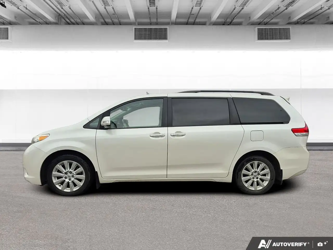 Toyota Sienna снимка Toyota Sienna