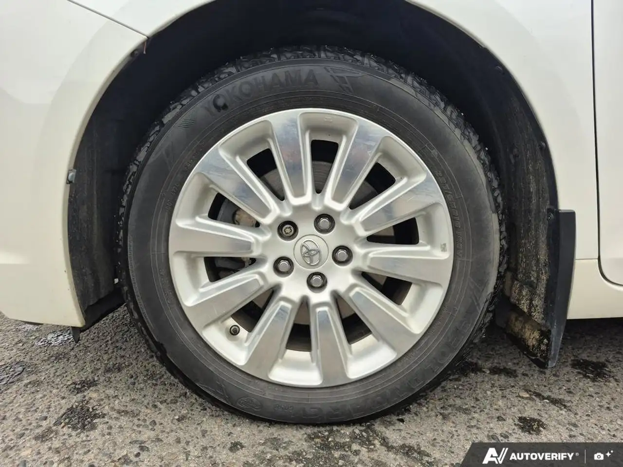 Toyota Sienna снимка Toyota Sienna