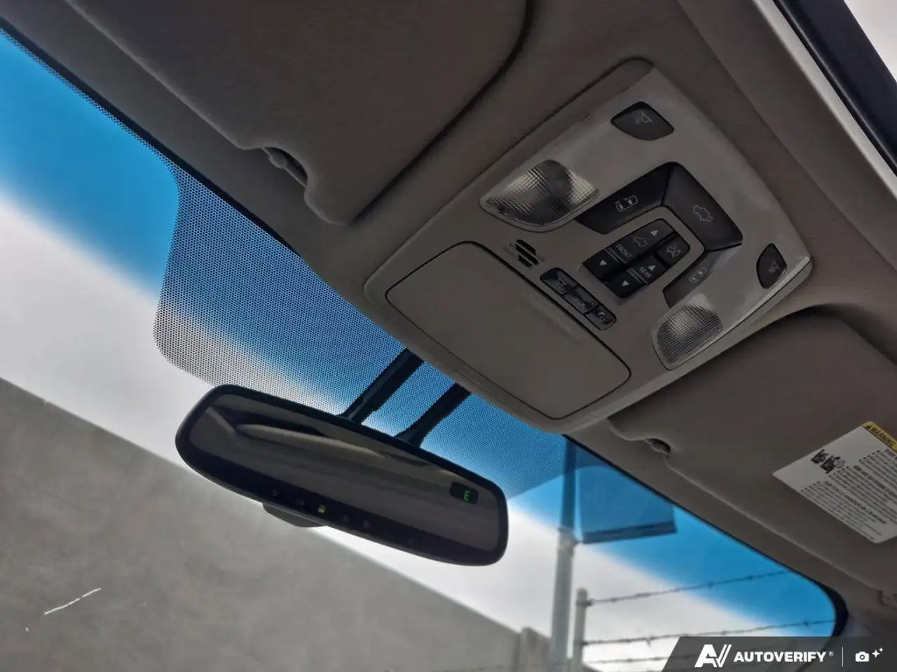 Toyota Sienna снимка Toyota Sienna