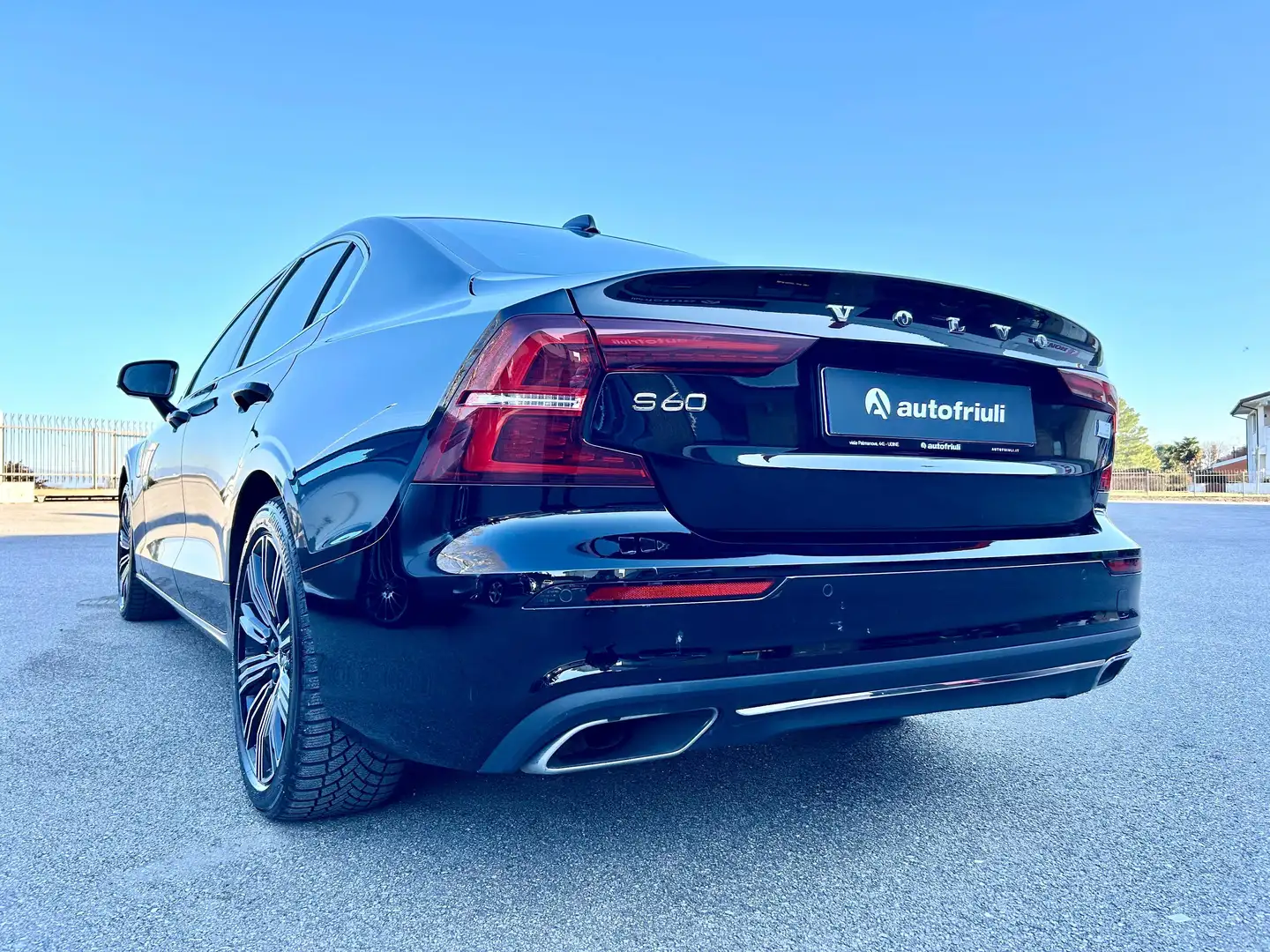 Volvo S60 2.0 T8 TWIN ENGINE INSCRIPTION AWD MY21 Fekete - 2
