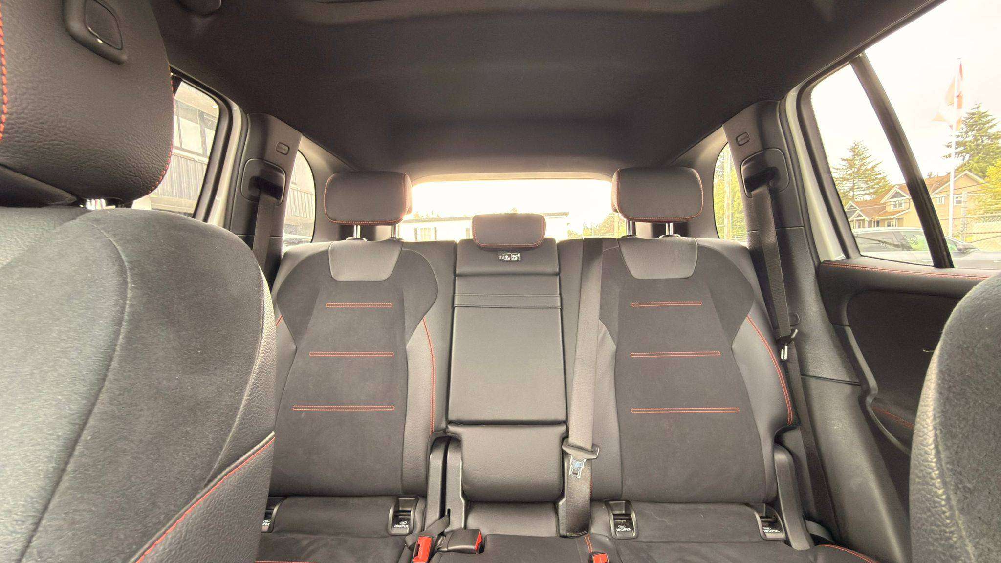 2022 Mercedes-Benz GLB — view 11