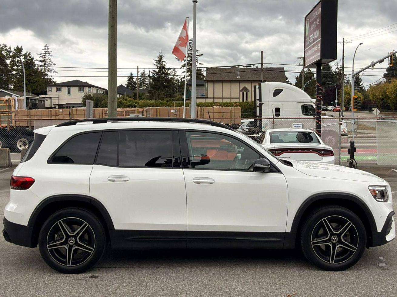 2022 Mercedes-Benz GLB — view 4
