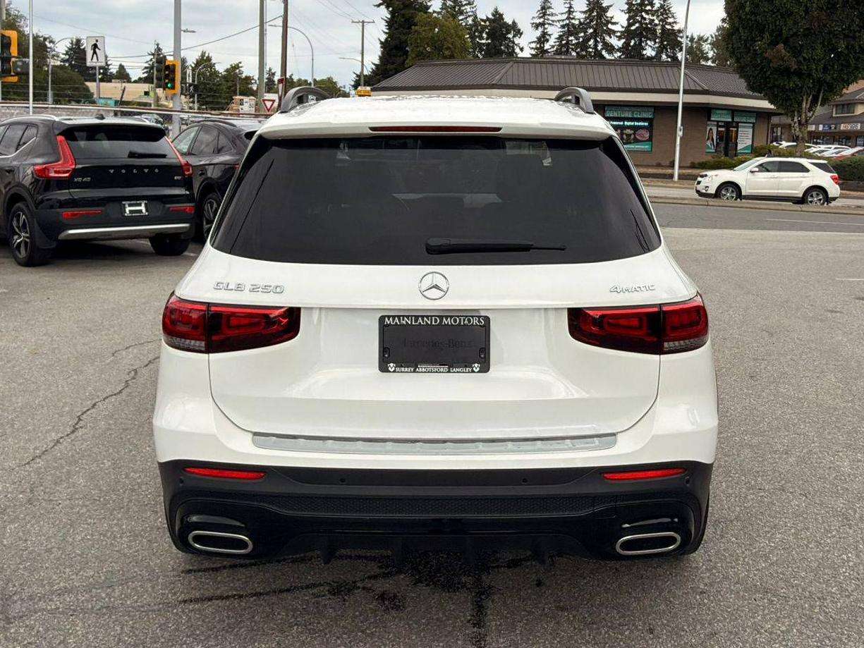 2022 Mercedes-Benz GLB — view 6