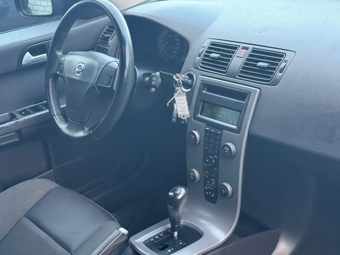 Volvo V50 2.4 Kinetic Automaat Airco Trekhaak Nieuwe Apk Zwart - 2