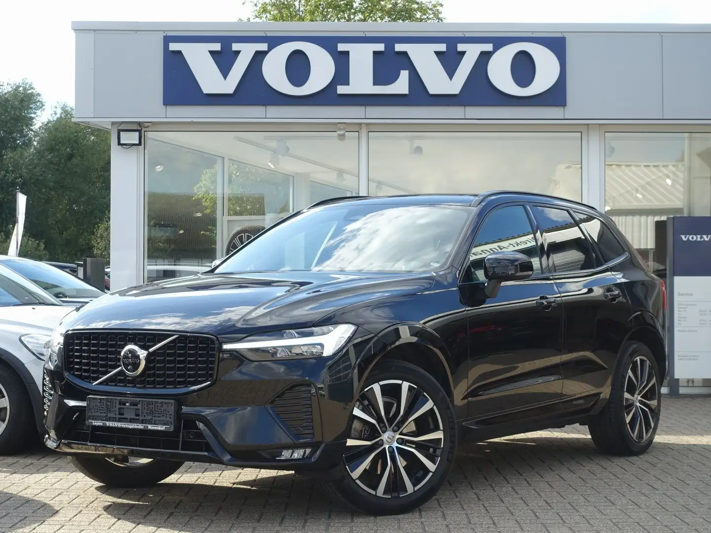 Volvo XC60 B4 Plus Dark PANORAMA/360°KAM/STANDHEIZUNG Zwart - 1