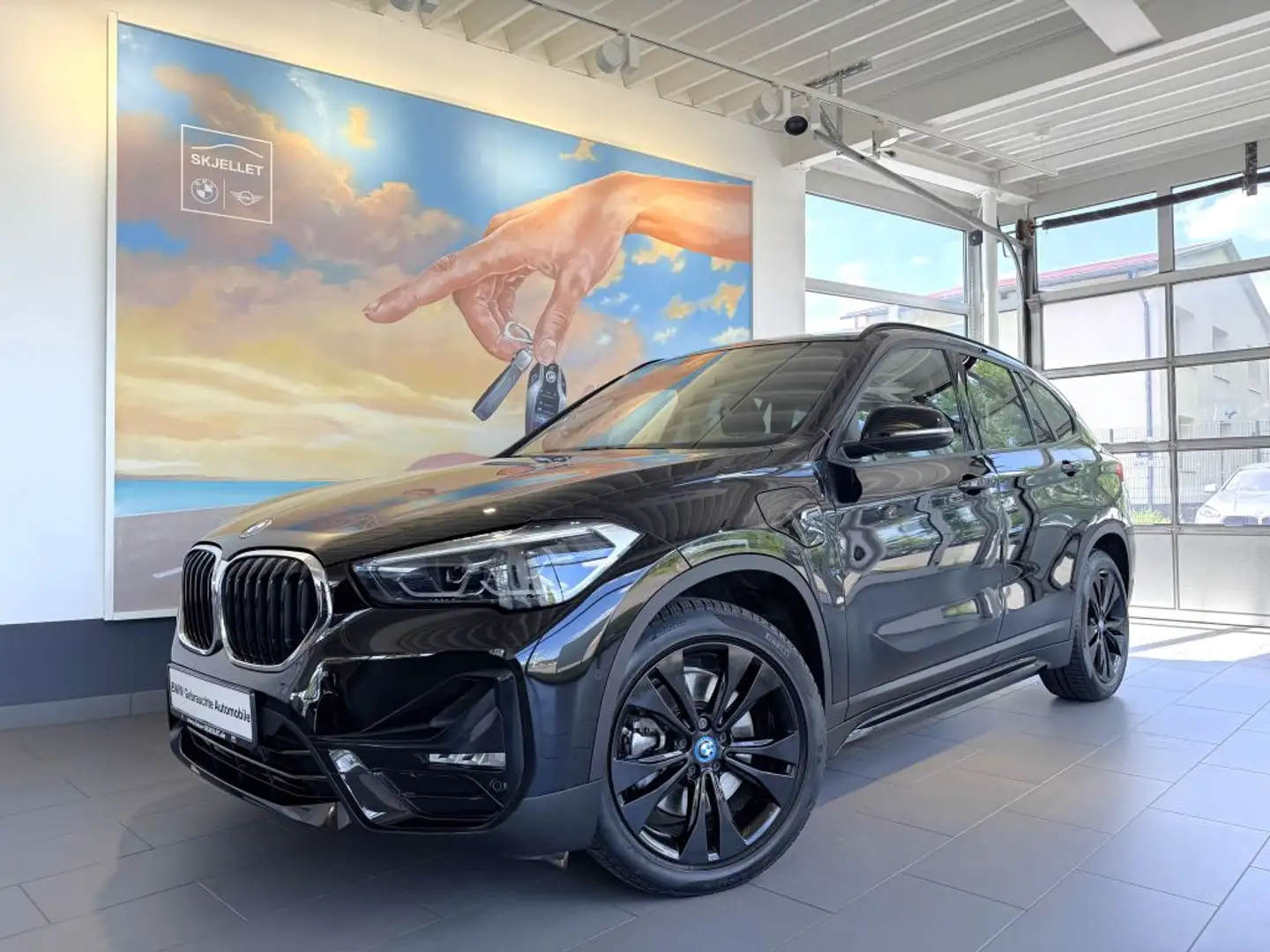 BMW X1 xDr.25e Sport Line ACC+NAVI+DAB+LED+SITZH+18* Schwarz - 1
