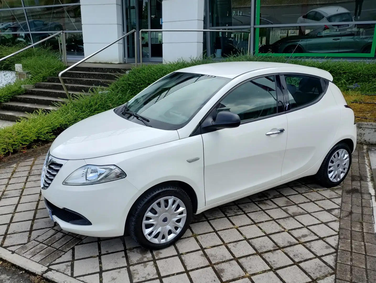 Lancia Ypsilon Ypsilon 1.2 8v 69cv Blanc - 2