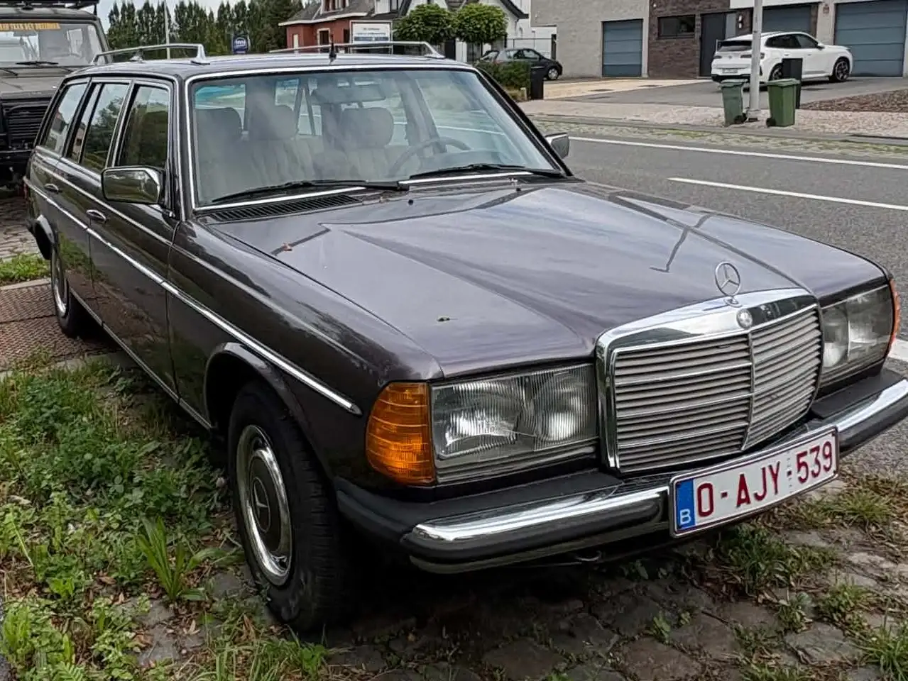 Mercedes-Benz 300 W123 300TD, foto 2