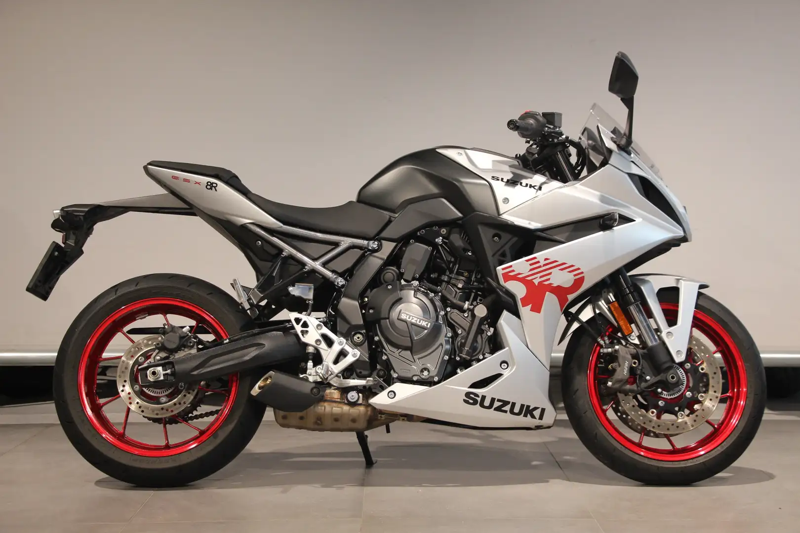 Suzuki GSX 8R Argent - 1