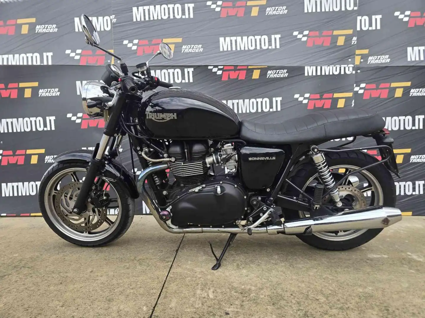 Triumph Bonneville SE Video 360 Nero - 2