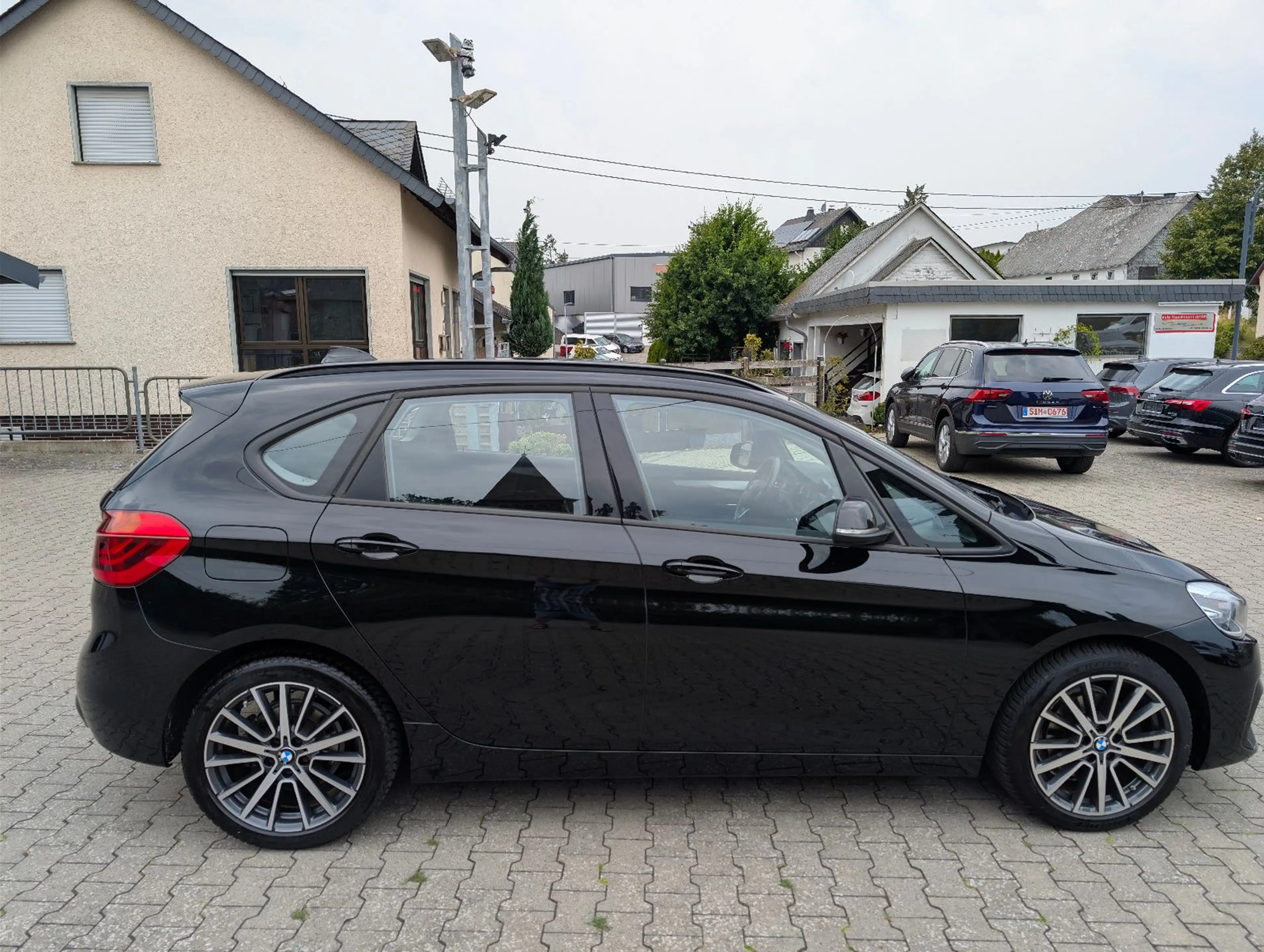 BMW 220 i Active Tourer Advantage — photo 6