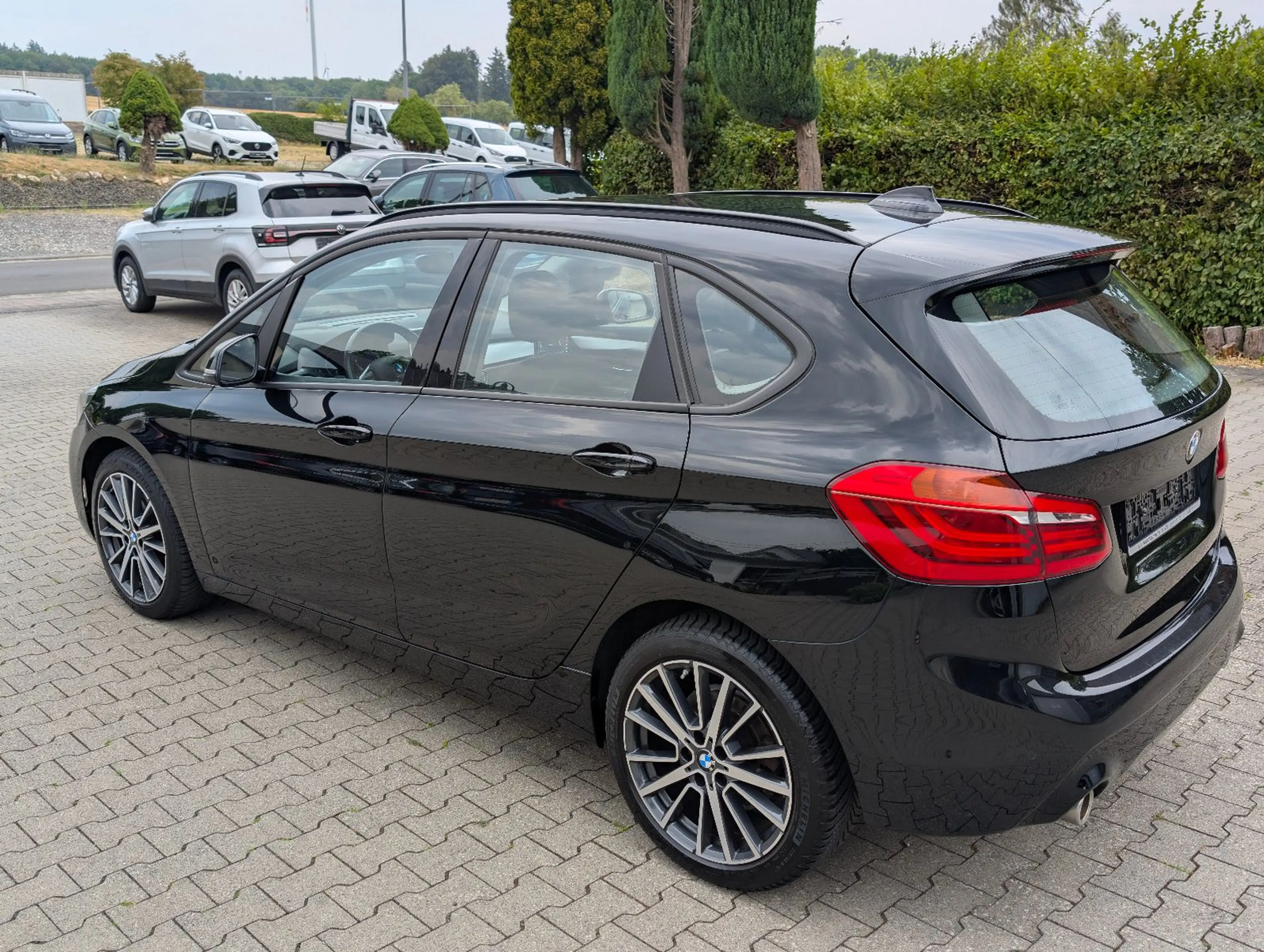BMW 220 i Active Tourer Advantage — photo 3