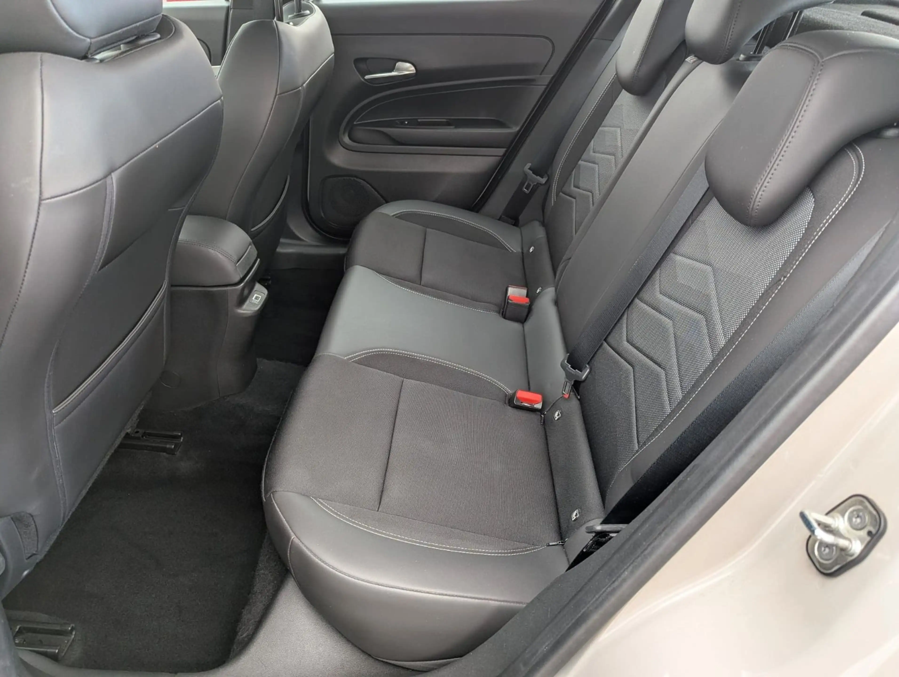 Jeep Avenger Altitude /Totwinkel/PDC/Carplay/LED — photo 14
