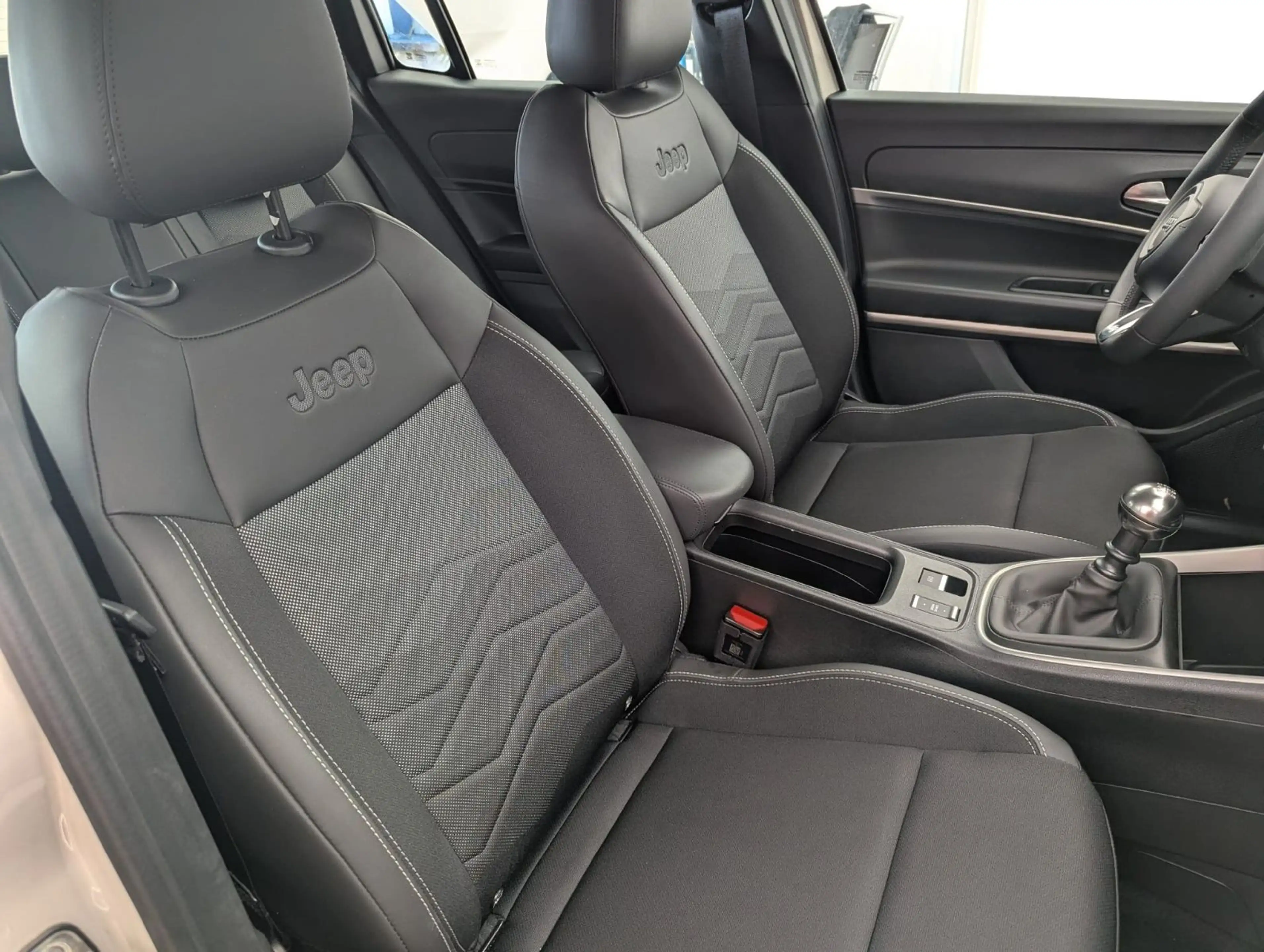 Jeep Avenger Altitude /Totwinkel/PDC/Carplay/LED — photo 13