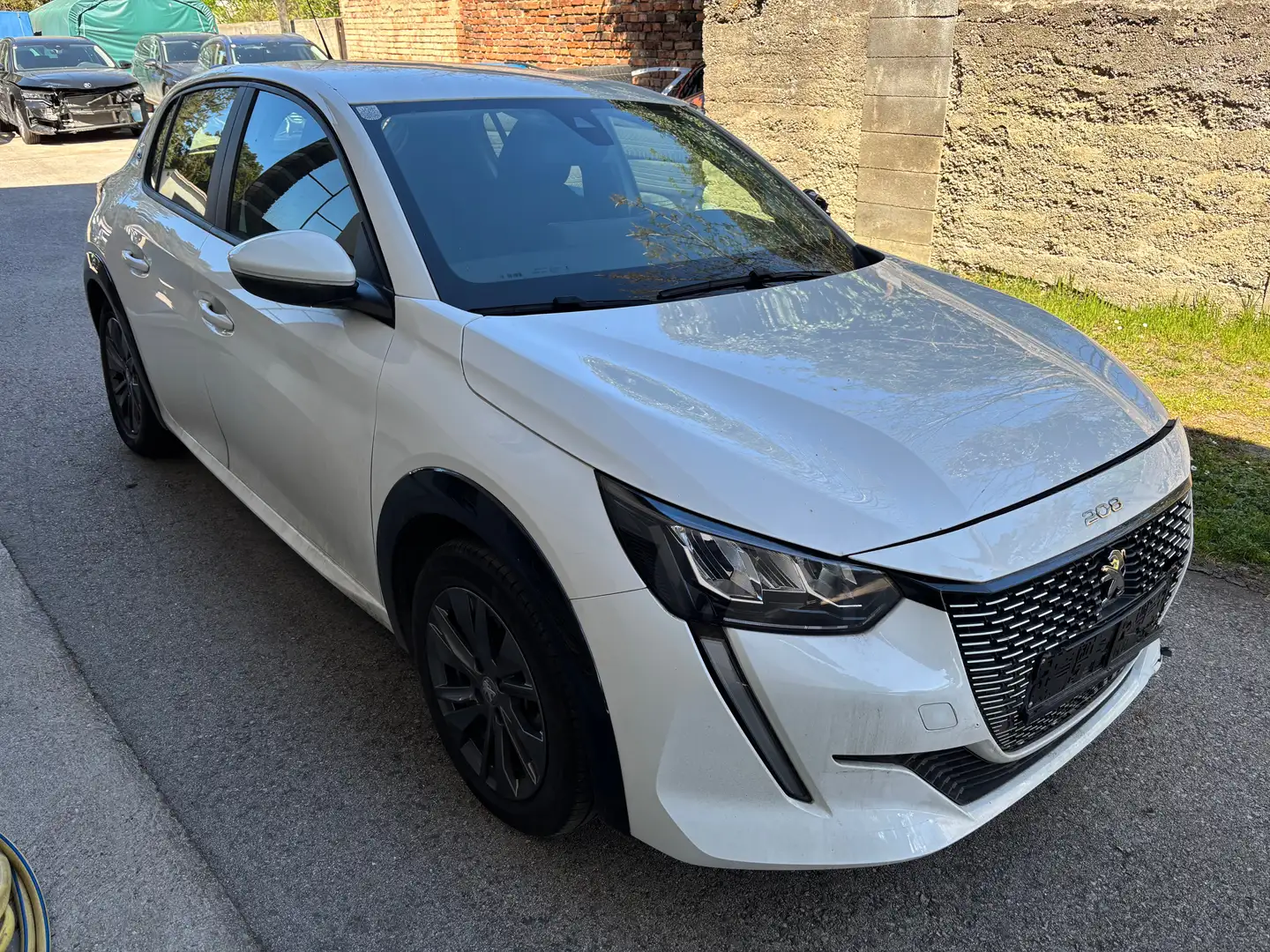 Peugeot 208 e- Active Pack Weiß - 2