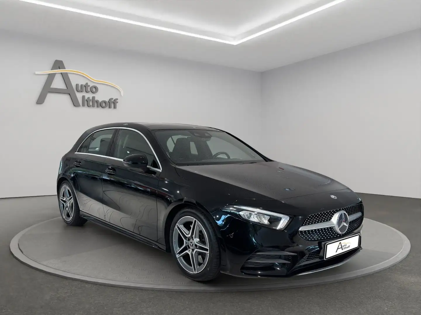 Mercedes-Benz A 250 A250 AMG Line Aut. PANO AHK LED NAV SHZ KAM PARK Schwarz - 1