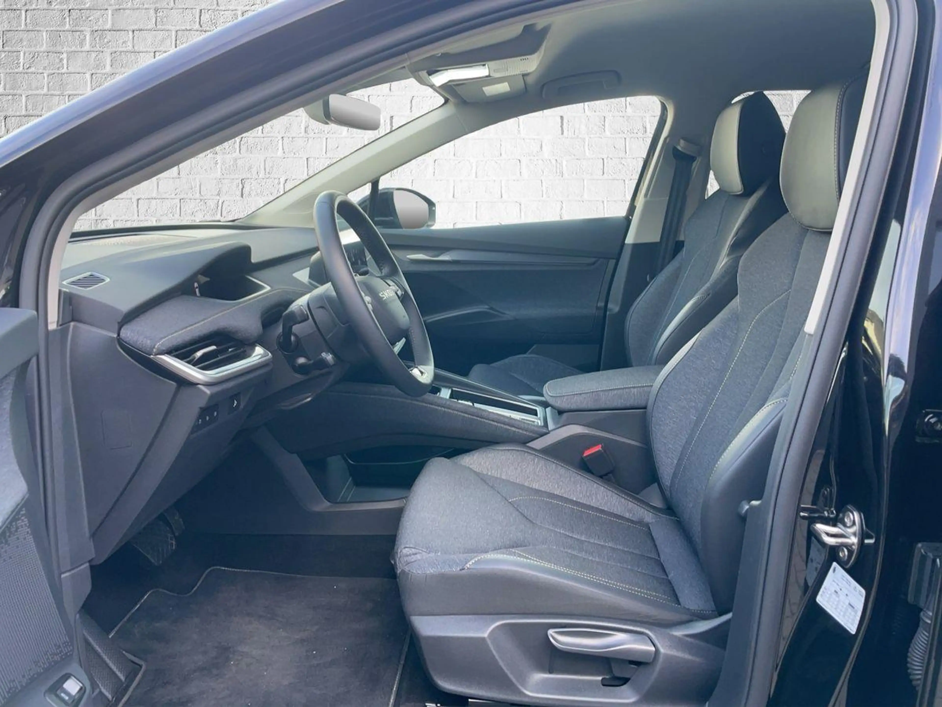 Skoda Elroq 85 Loft NAVI/AHK/pACC/Matrix/Winter/Kamera — photo 9