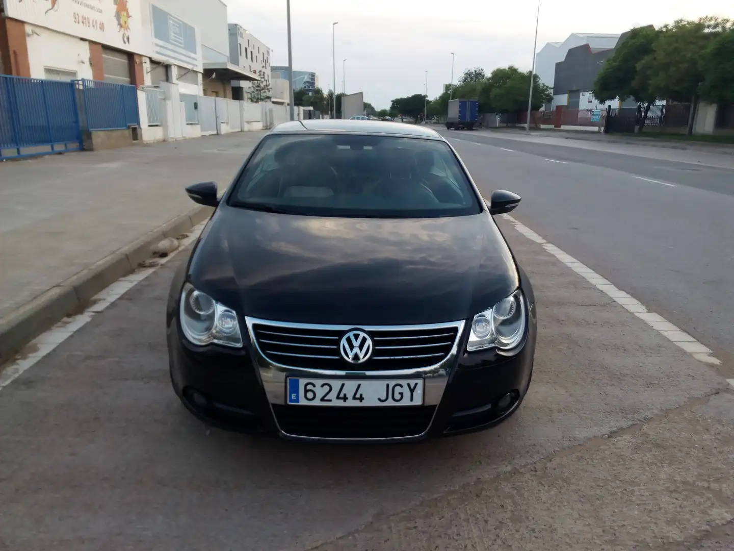 Volkswagen Eos Individual Eos 2.0TDI Individual DSG DPF Negro - 2