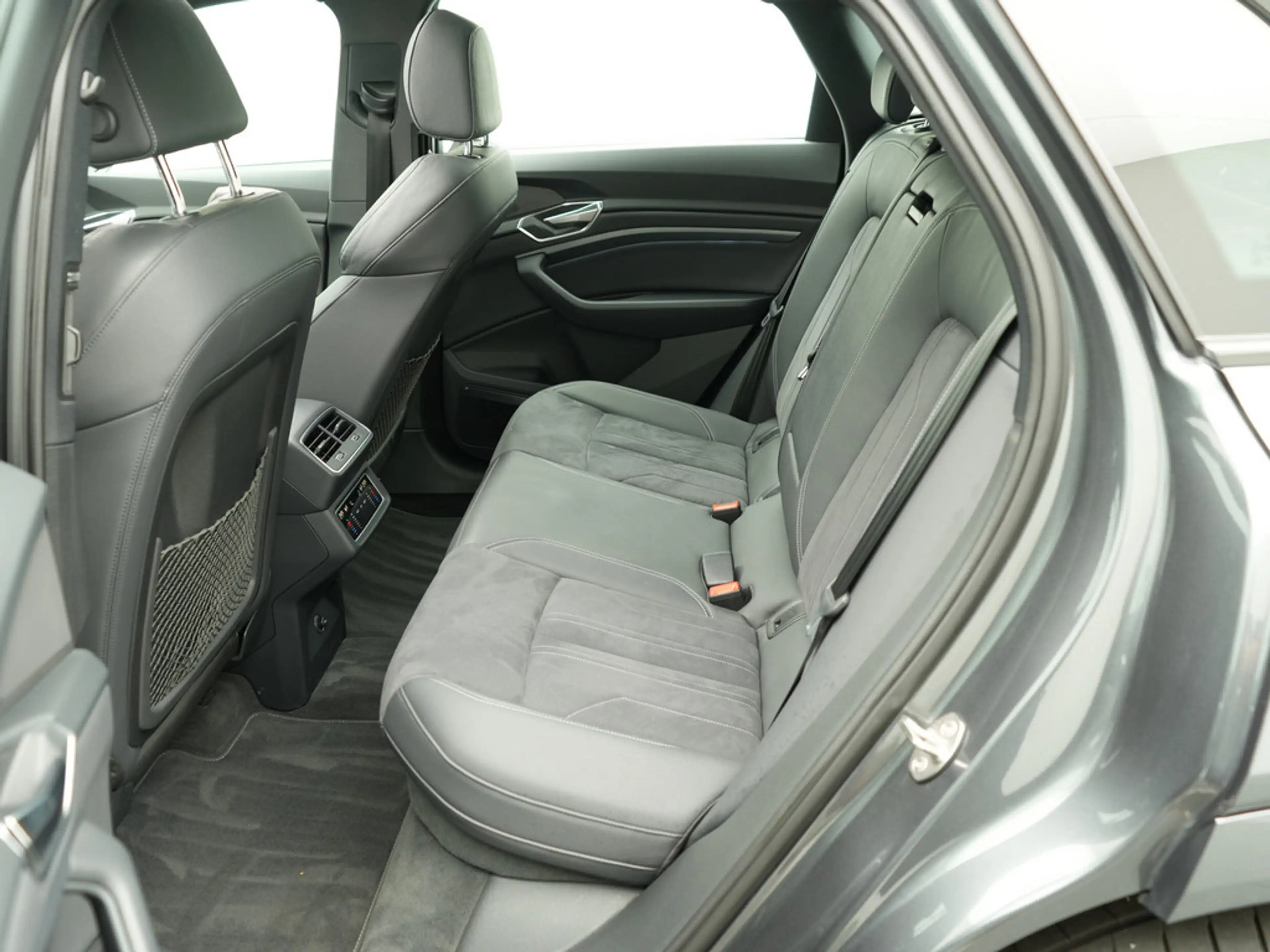 Audi Q8 e-tron quattro S line ACC PANO B&O 360°KAM — photo 14