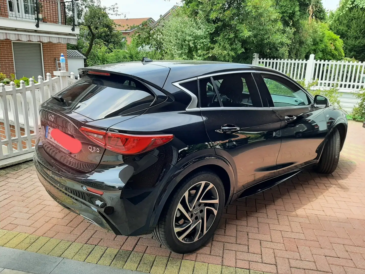 Infiniti Q30 2.2d Premium City Black awd 170cv dct Schwarz - 1