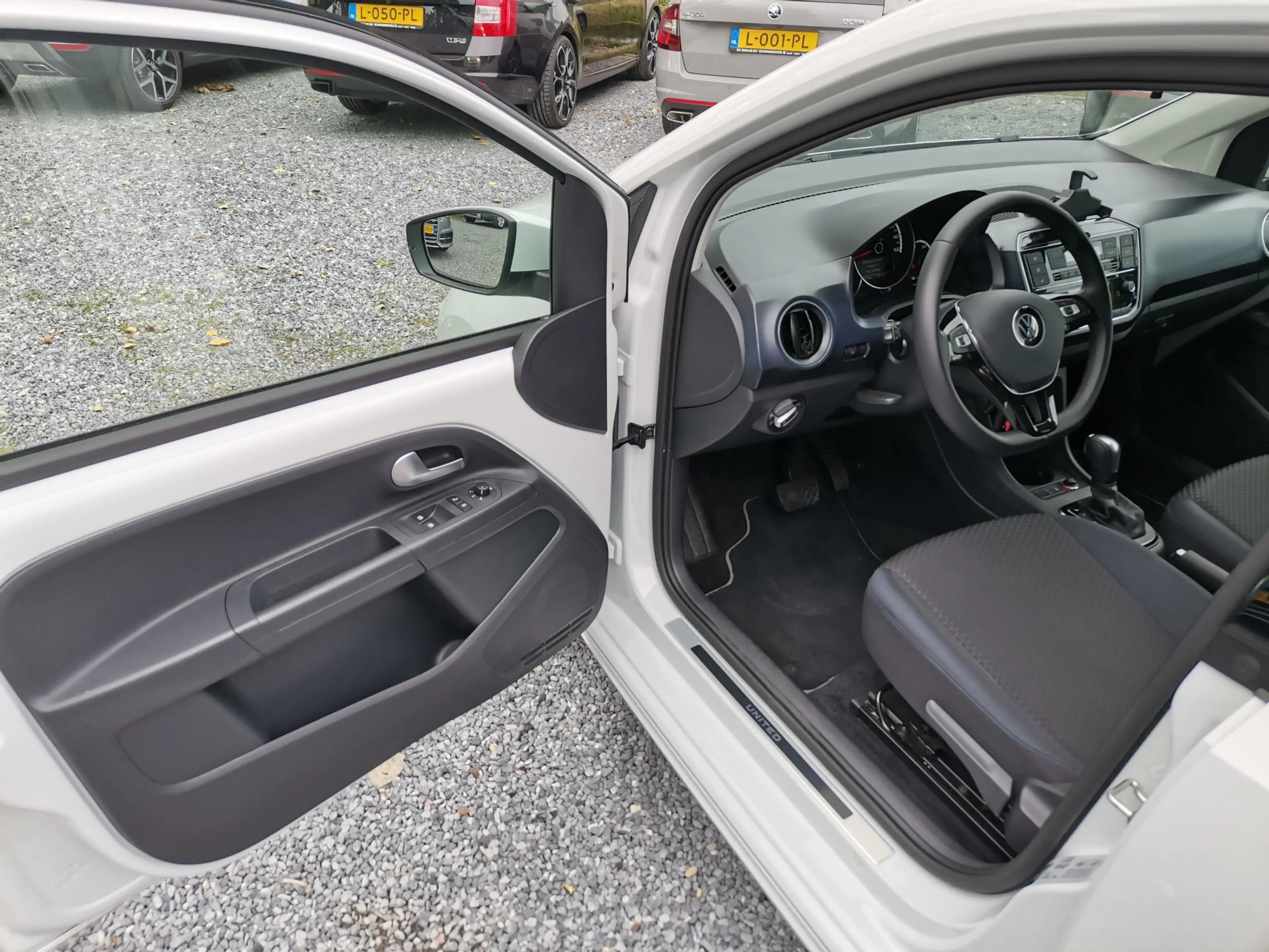 Volkswagen e-up! e-up! United (Camera,Clima,Cruise,Pdc,LM) — photo 8