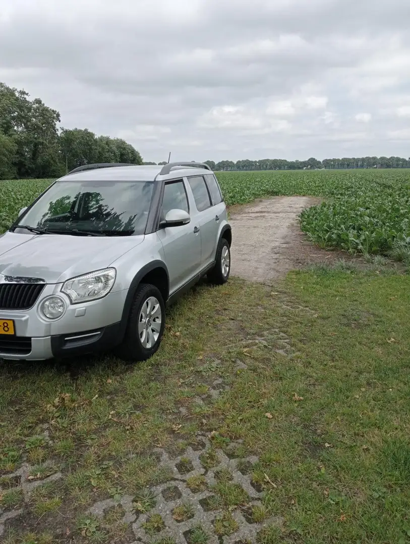 Skoda Yeti 1.2 TSI Expedition Grijs - 2
