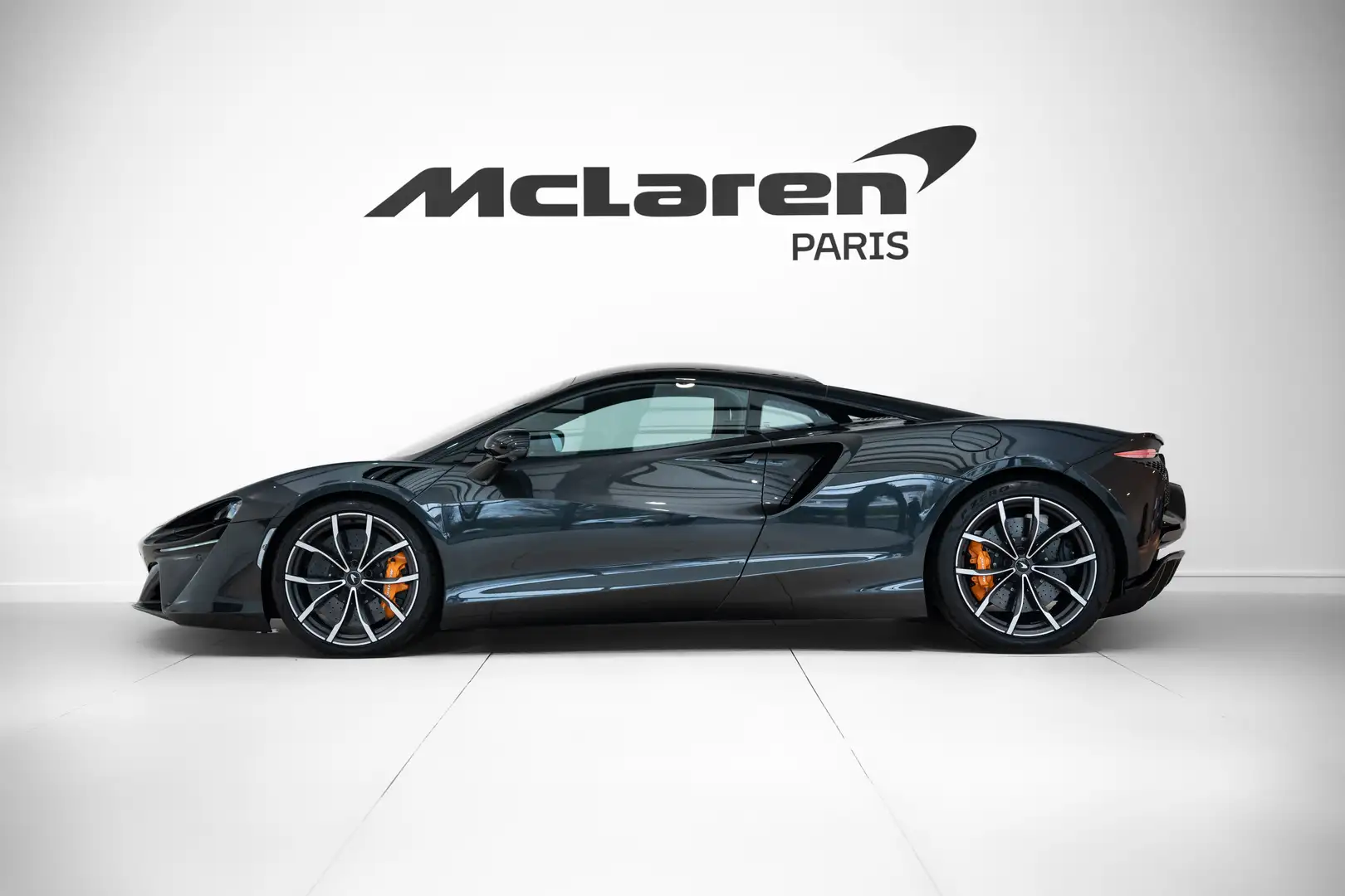 McLaren Artura Grau - 2