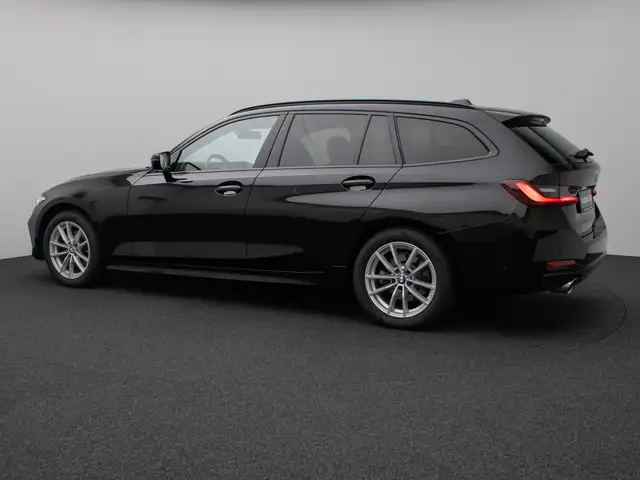BMW 3 Series view 10
