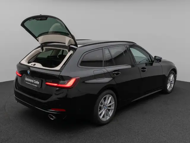 BMW 3 Series view 14