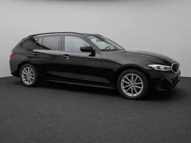BMW 3 Series view 4